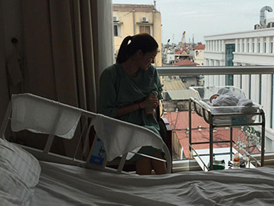 Mạc Hồng Quân lần đầu đăng ảnh con trai mới sinh