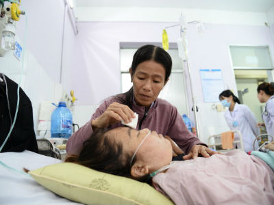 Tuổi 20 của cô gái bị kẻ nghi nhiễm HIV chích kim vào ngực
