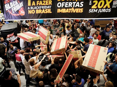 Cảnh hỗn loạn của Black Friday vào top ảnh tuần
