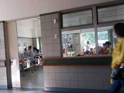 Giải cứu con tin, trưởng công an phường bị đâm trúng cổ