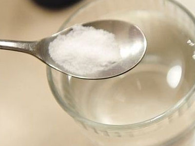 Bác sĩ cảnh báo tác hại khôn lường khi súc miệng nước muối không đúng cách