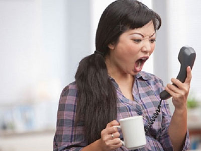 Cả gia đình nhà chồng hùa vào "dẫm đạp" vợ chồng tôi để sống