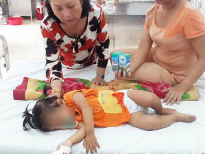 Trẻ bị điện giật phải tháo khớp tay, tử vong vì cha mẹ lơ đễnh