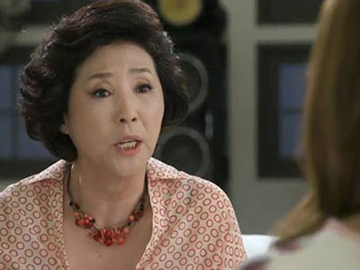Mẹ chồng ơi, con xin mẹ, đừng ép con phá thai
