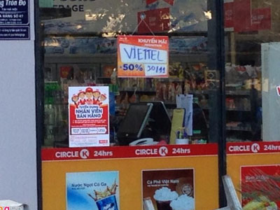 Siêu thị mini công khai bán thẻ Viettel khuyến mại 50%