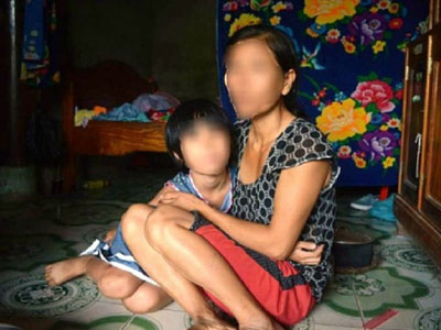 Xác minh thông tin bé gái bị bịt miệng, trói tay khi ở nhà một mình