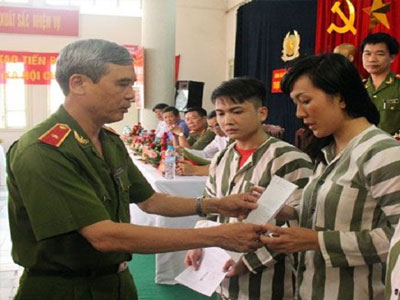 Gần 4.400 phạm nhân được đặc xá