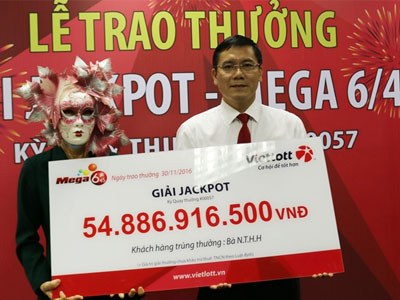 Người phụ nữ ở Vĩnh Long đeo mặt nạ nhận 55 tỷ độc đắc