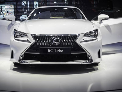 Xe 2 cửa Lexus RC Turbo giá gần 3 tỷ tại Việt Nam