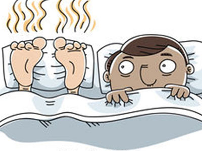 Chồng đòi ly dị vì không chịu nổi mùi hôi chân của vợ