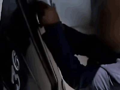 Clip: Cửa nhà mở ra như một phép màu chỉ với đúng 1 miếng bìa