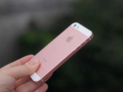 iPhone SE chính thức giảm giá 2 triệu đồng