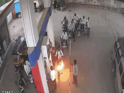 Nam thanh niên thiêu rụi cả cây xăng vì mải nghe điện thoại