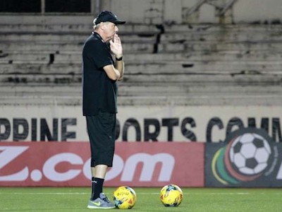 Ông Riedl nổi đóa vì flycam