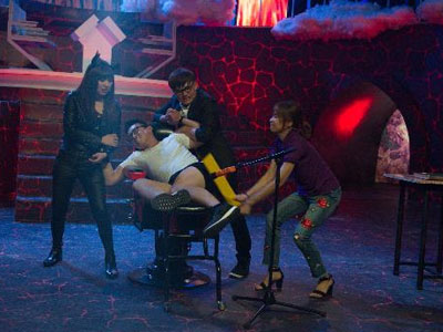 Cạo lông chân, ném xương rồng, cắt tóc… gameshow “kinh dị” này chuẩn bị lên sóng!