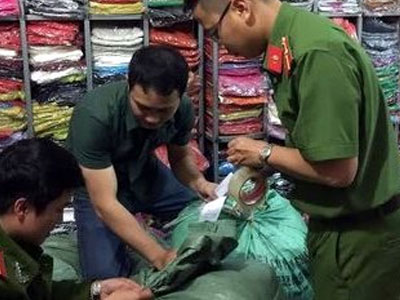 Hàng nghìn áo len Trung Quốc đội lốt len Đà Lạt
