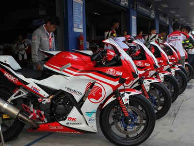 Cận cảnh dàn xe đua 250 phân khối của Honda ở Thái Lan