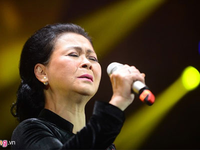 Live concert Khánh Ly ở Sài Gòn: Nhiều hàng ghế bỏ trống!