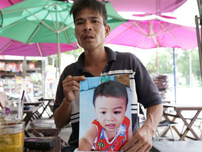 Vụ cha quỳ lạy ngoài đường tìm con trai mất tích: Cháu bé đang sống cùng mẹ ruột ở Đồng Nai