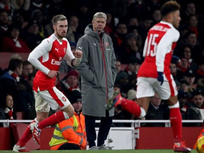 West Ham - Arsenal: Thành bại ở “Giáo sư” Wenger