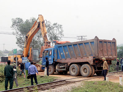 Ba nhân viên đường sắt cứu đoàn tàu thoát tai nạn