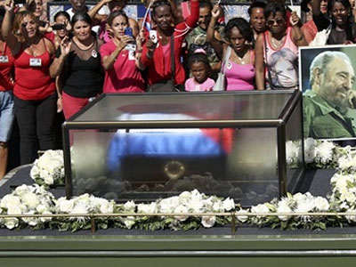 Fidel Castro an nghỉ tại nghĩa trang của những anh hùng Cuba