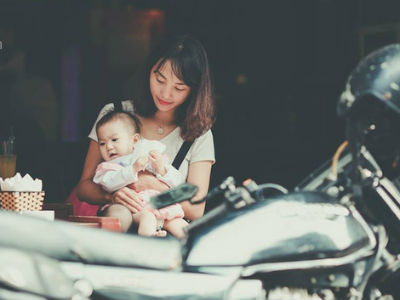 21 tuổi chịu mang tiếng chửa hoang tự kiếm tiền đi đẻ, đợi con bi bô "kẻ bỏ quên tinh trùng" đòi đứa trẻ về nuôi