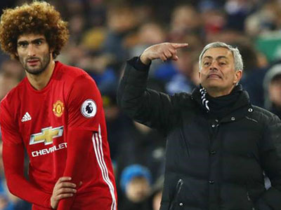 Chê Everton đá xấu, Mourinho bảo vệ quyết định thay Fellaini