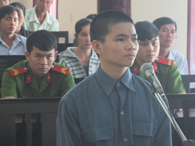 Cướp 2 con gà trống, “bóc lịch” 10 năm tù