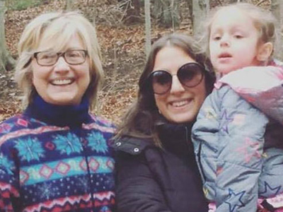 Hillary Clinton được ca ngợi vì mặc một chiếc áo khoác hơn 20 năm