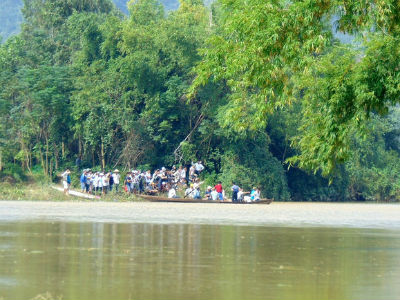 Tìm thấy thi thể 2 học sinh gặp nạn khi đi đánh cá trong lũ