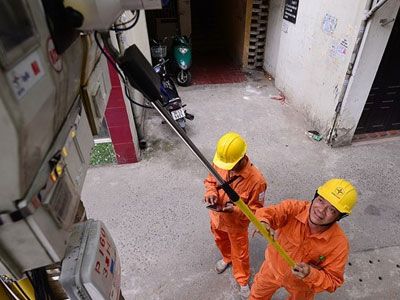 DN phân trần việc chi 31 tỷ biển cảnh báo, tính vào giá điện