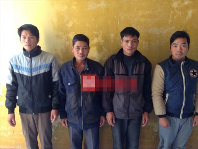 Sợ ma, rủ thêm bạn đi đánh người... vì được bố nuôi nhờ vả