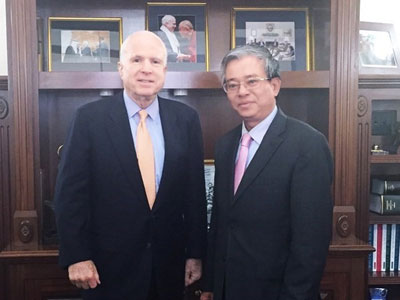 Thượng nghị sĩ John McCain muốn trở lại Việt Nam