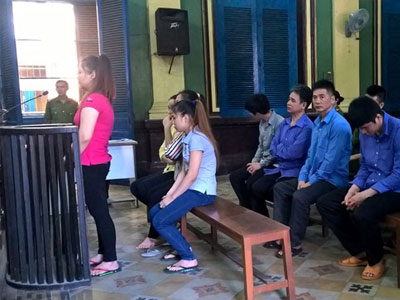 Băng dàn cảnh trộm đồ của khách Tây đi massage lĩnh án