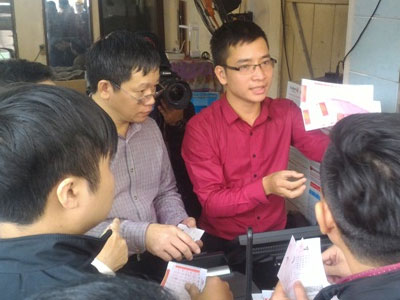 Hà Nội: Người dân đổ xô mua vé số ngày Vietlott mở thưởng