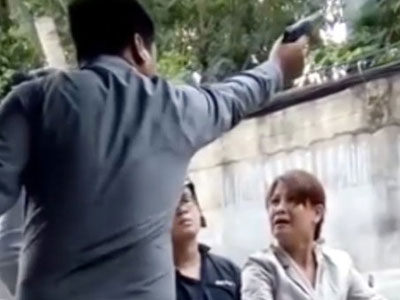 Người mẹ bị dí súng: "Tôi thách nhưng ông ta không dám bắn"