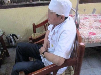 Rùng mình chuyện người đàn ông "trang điểm" hàng trăm xác chết