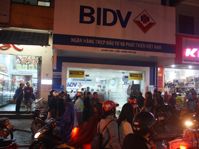 Tìm thấy nhiều vật dụng nghi của tên cướp ngân hàng BIDV