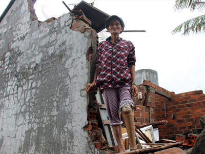 Lũ chồng lũ, người dân kiệt quệ