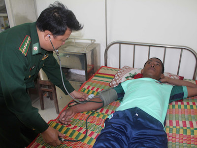 Cứu được một ngư dân Philippines trôi dạt trên biển 8 ngày