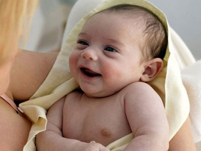 7 biểu hiện trẻ sơ sinh thông minh sẽ làm được từ khi mới lọt lòng