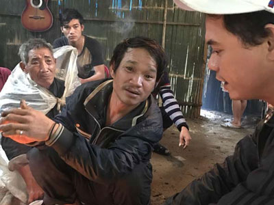 Gặp người chạy thoát ngoạn mục trong vụ lở núi vùi nhà ở Quảng Ngãi