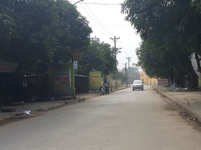 Nhóm giang hồ bắn dằn mặt cô gái trong quán ăn đêm