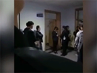 Thầy giáo bắt sinh viên tát vào mặt nhau vì đi học muộn