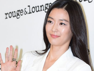 Xếp cuối top quyền lực, Jun Ji Hyun vẫn kiếm triệu đô