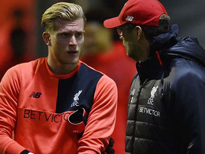 Juergen Klopp "chửi khéo" anh em nhà Neville khi bảo vệ thủ môn của Liverpool