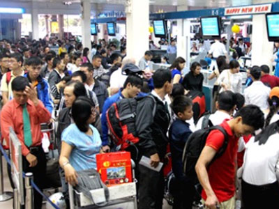 Ông Đinh La Thăng đề nghị điều tiết bay, giảm tải cho Tân Sơn Nhất