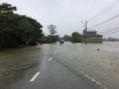 Ảnh: Nhiều nơi ở Thừa Thiên - Huế chìm nghỉm trong nước lũ