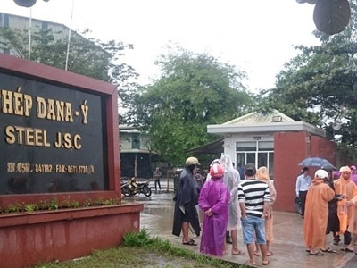 Đà Nẵng: Ô nhiễm bủa vây, dân chặn xe vào 2 nhà máy thép